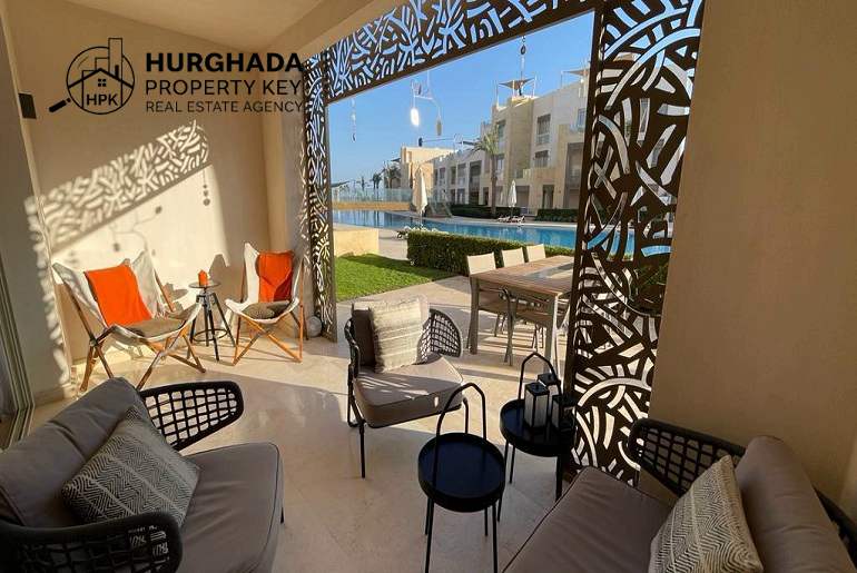 Роскошная меблированная квартира с 2 спальнями в Mangroovy, Эль-Гуна – вид на бассейн и частный сад